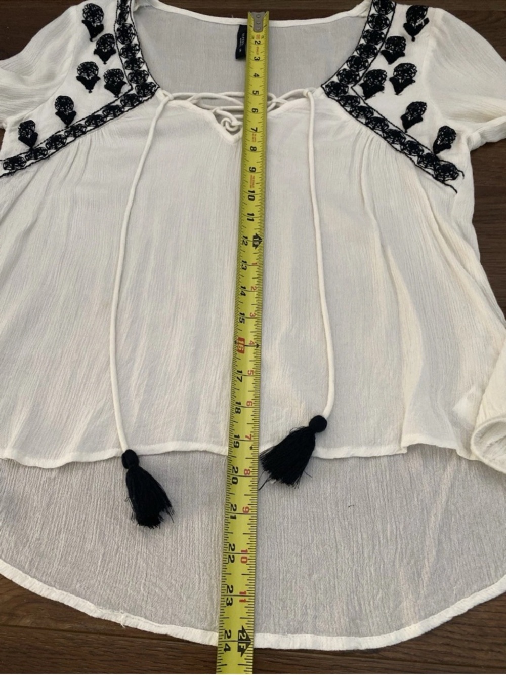 Tiffosi Women's Ivory Peasant Boho Blouse Top with Black Embroidery Women’s Sz S - Picture 13 of 16